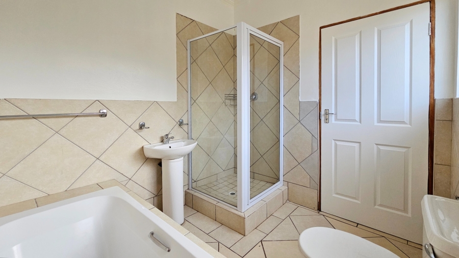 3 Bedroom Property for Sale in Langenhovenpark Free State